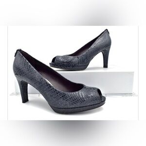 Stuart Weitzman Snake Skin Navy Peep Toe Heels Size 7.5